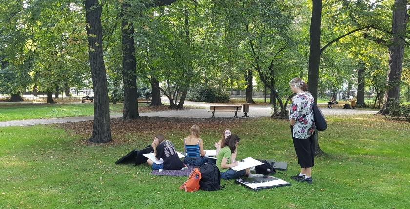 Lekcje rysunku i języka specjalistycznego w plenerze